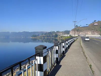 The highway running beside Umiam Lake near Shillong
