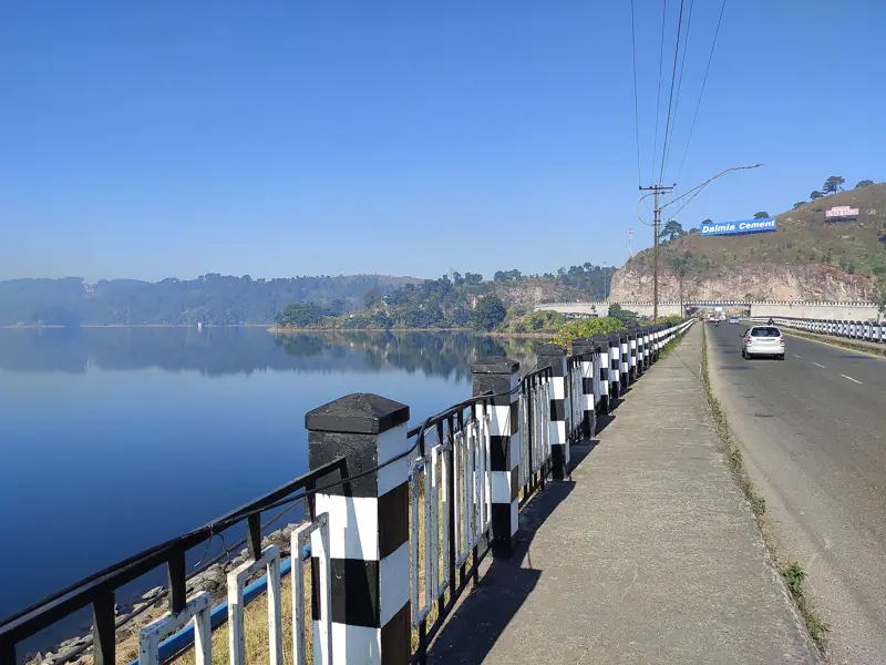 The highway running beside Umiam Lake near Shillong